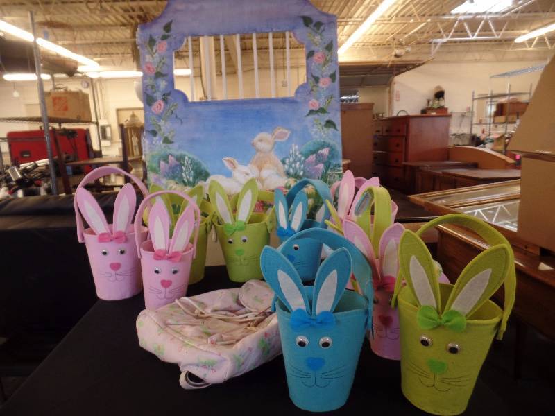 Hand Painted Spring Display Door, NEW Holiday Easter Baskets