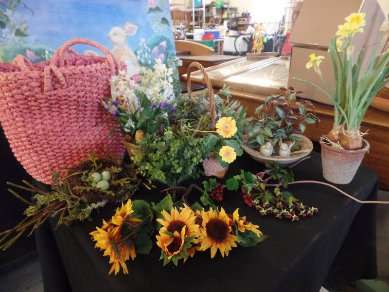 Spring Display, Basket, Birds, Flowers