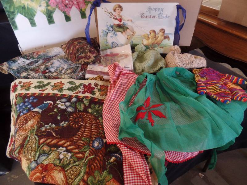 Tapestry Runner, Wall Dcor, Aprons, Mittens, Metal Sign