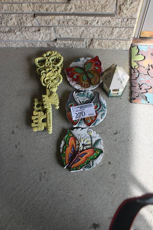lot 270 image: Lot of (7) Decorations