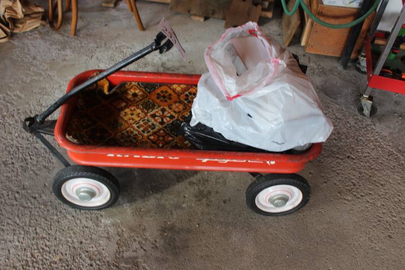 lot 253 image: Metal Wagon and Contents