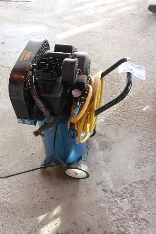 lot 256 image: Compressor