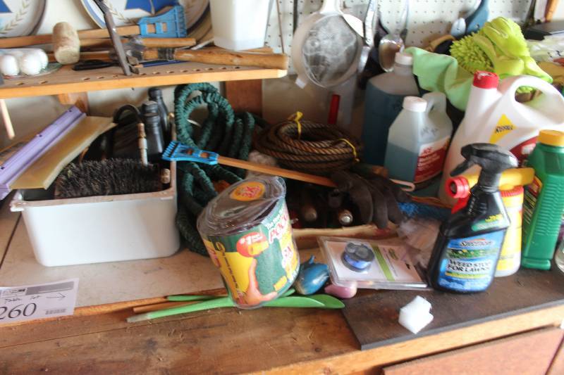 lot 260 image: Table Lot of Tools