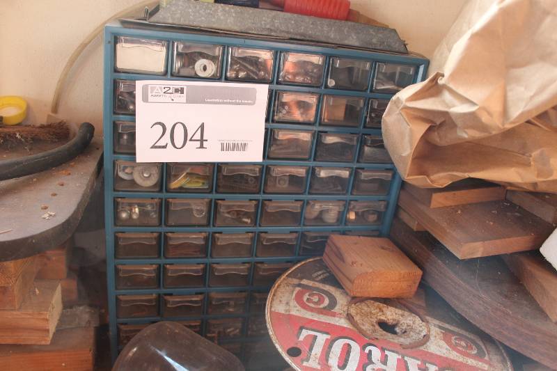 lot 204 image: 60 Drawer Organizer