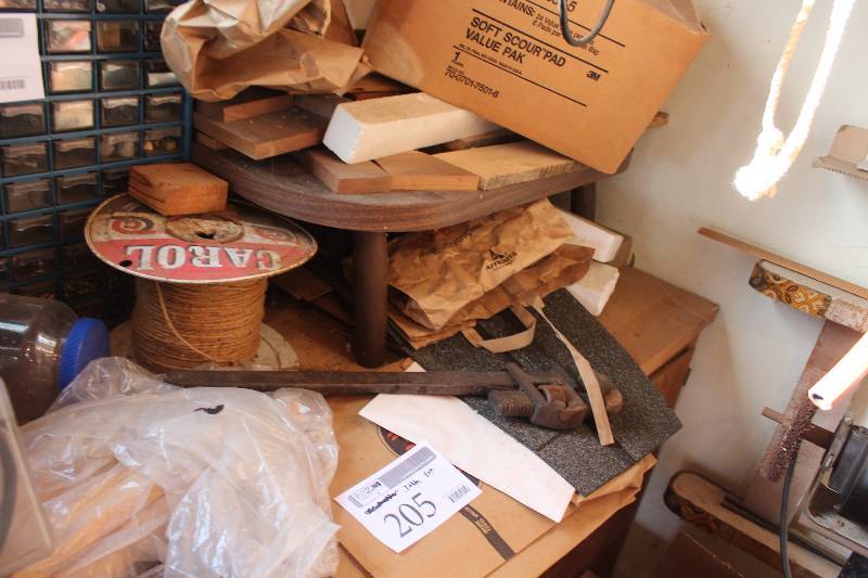 lot 205 image: Table Lot