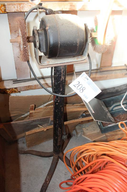 lot 208 image: 2-Wheel Polishing Bench