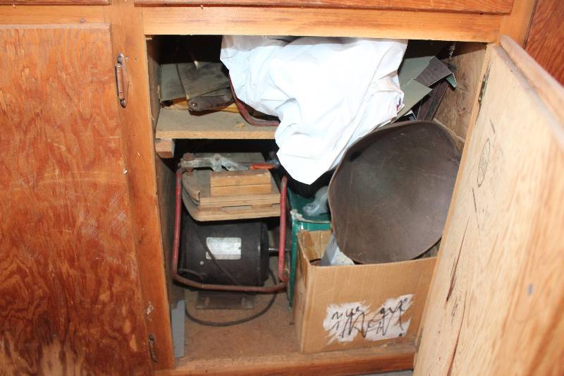 lot 203 image: Contents of Cabinet Tools