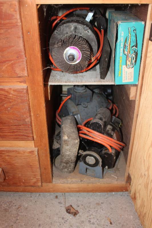 lot 202 image: Contents of Cabinet Tools