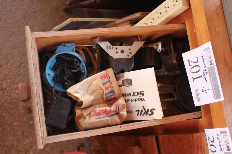 lot 201 image: Contents of Cabinet Tools