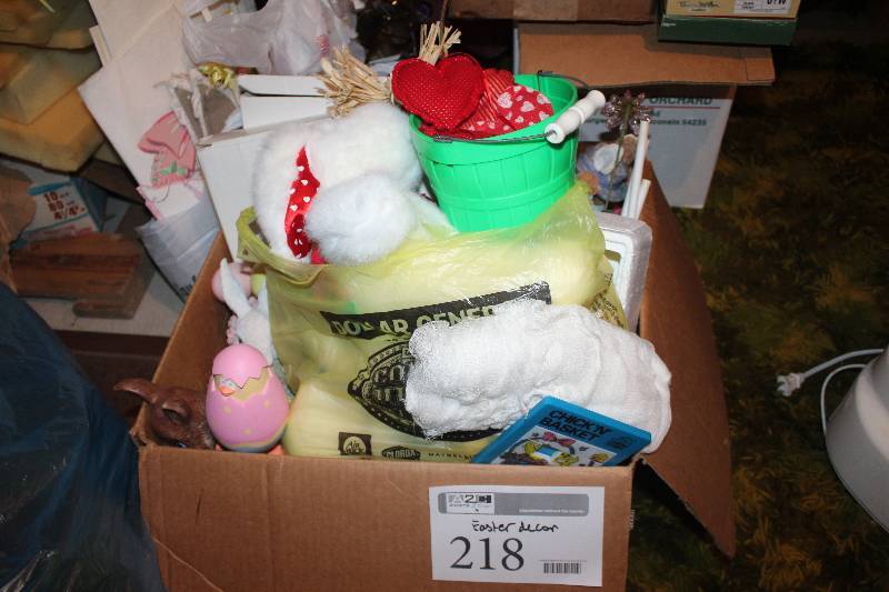 lot 218 image: Lot of Easter Decorations