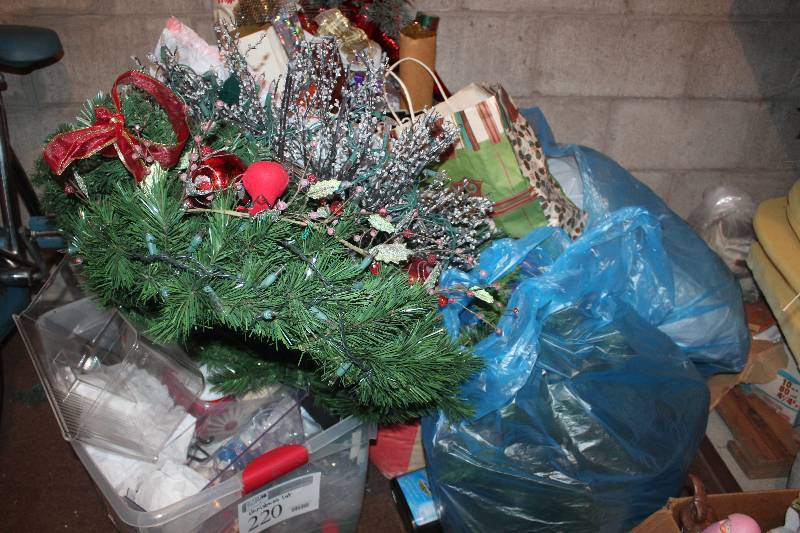 lot 220 image: Lot of Christmas Decorations
