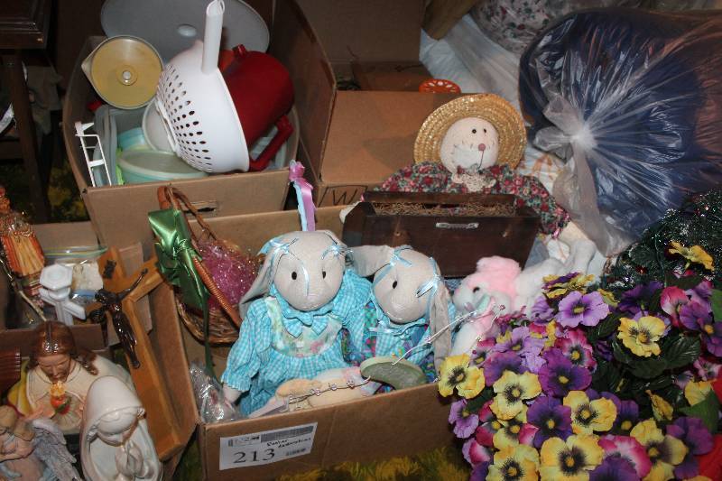 lot 213 image: Lot of Easter Decorations