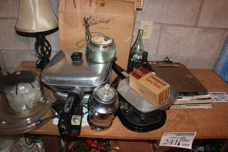 lot 240 image: Table Top Lot of Vintage Cookware