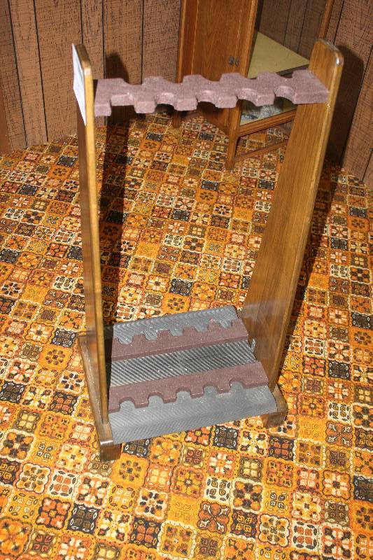 lot 247 image: Pool Cue Stand