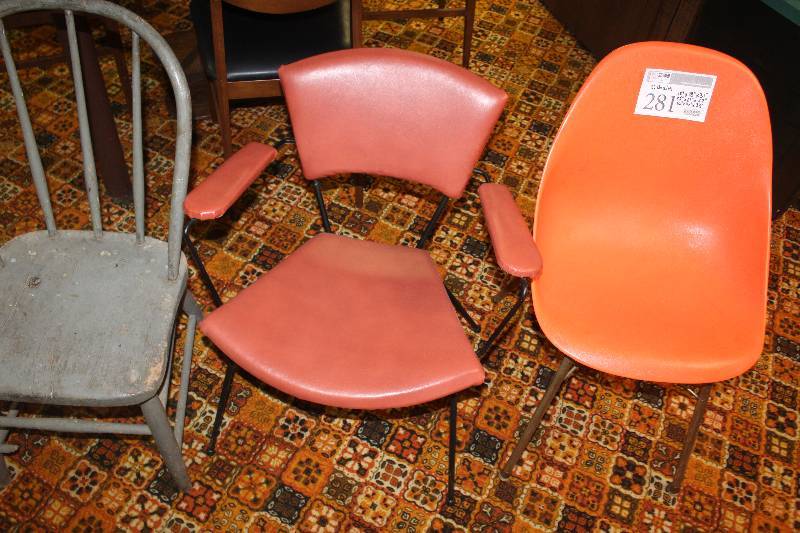 lot 281 image: Lot of (3) Chairs