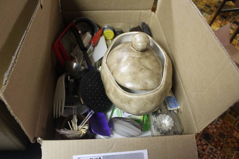 lot 278 image: Box Lot of Kitchen Cookware