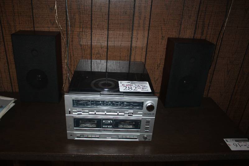 lot 282 image: Realistic Stereo Radio, Dual Cassette Deck, 4-Speakers