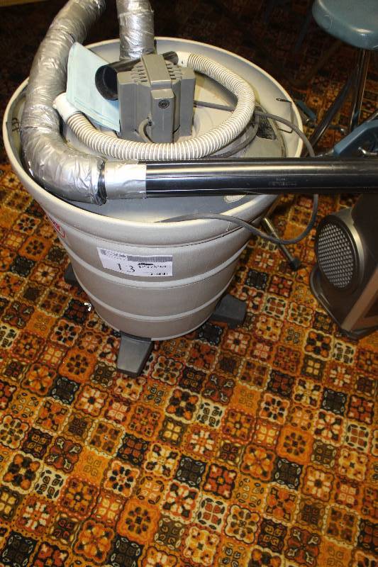 lot 13 image: Craftsman Home-N-Shop Vac