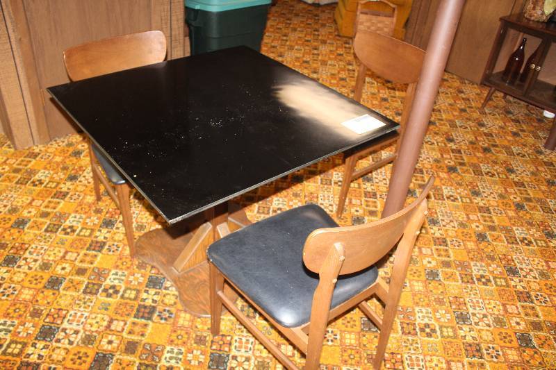 lot 29 image: Lot of (4) Table and Chairs