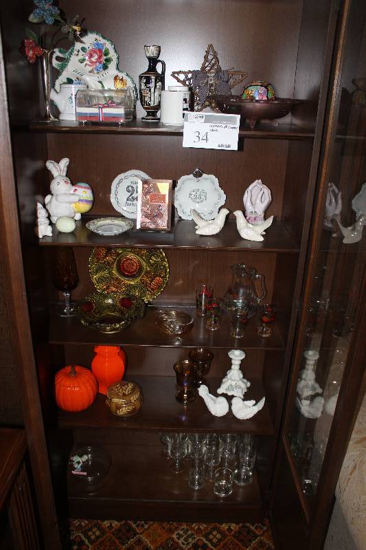 lot 34 image: Contents of Display Case