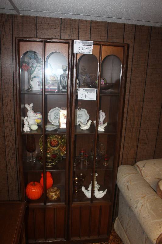 lot 33 image: Display Case Mid Century