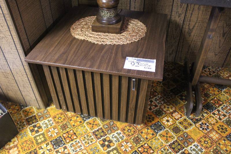 lot 92 image: Lot of (2) Side Tables