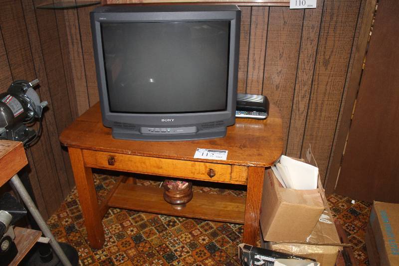 lot 112 image: End Table with TV