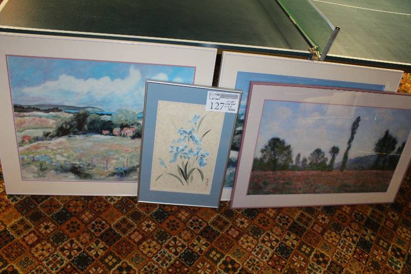 lot 127 image: Lot of (4) Wall Decorations