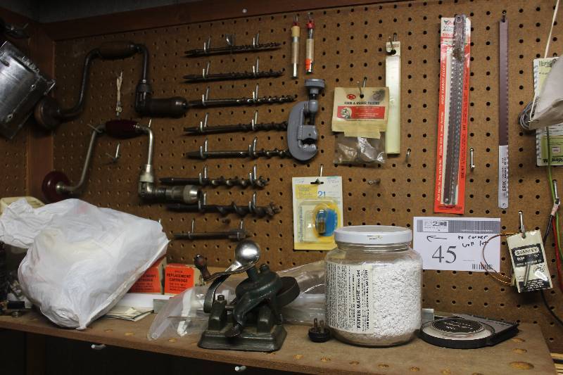 lot 45 image: Hand Drill Includes Drill Bits