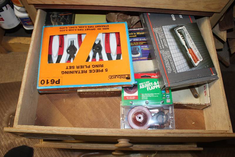 lot 58 image: Bottom 2 Drawers Contents