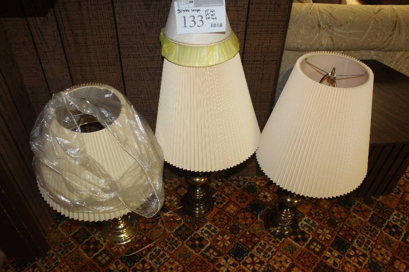 lot 133 image: Lot of (3) Table Lamps