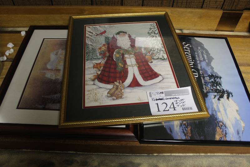 lot 124 image: Lot of (3) Wall Decorations