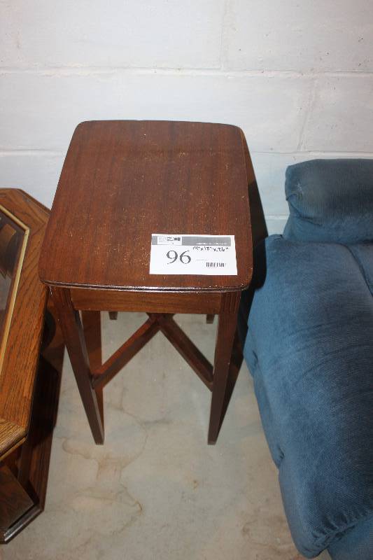 lot 96 image: End Table