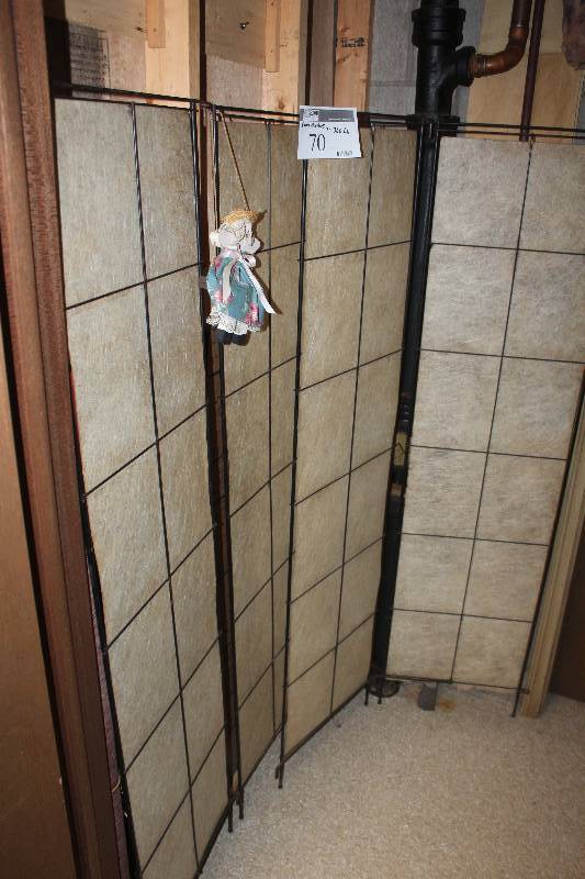 lot 70 image: Lot of (2) Room Dividers