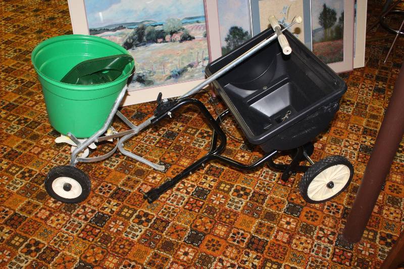 lot 78 image: Lot of (2) Spreaders