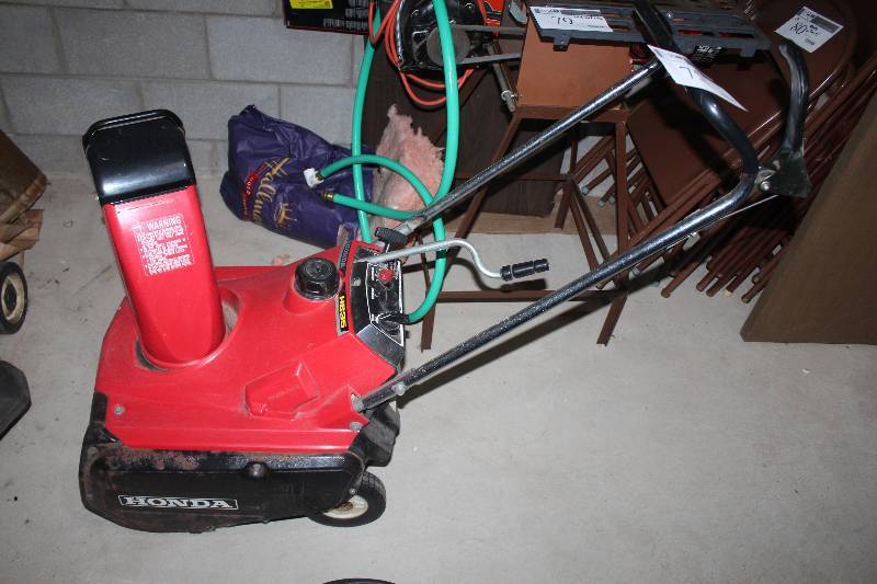 lot 75 image: Honda Snowblower