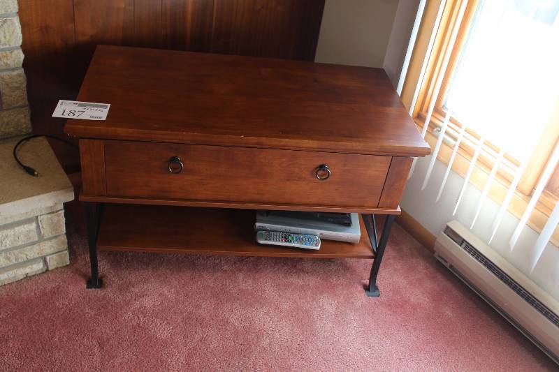 lot 187 image: Universal TV Stand