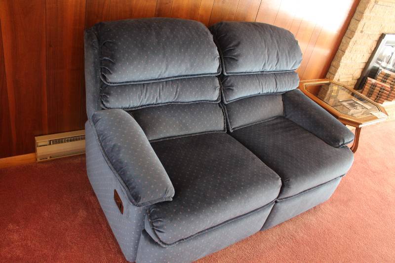 lot 184 image: Lot of (2) Couch Conjoined Recliners