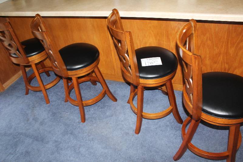 lot 176 image: Lot of (4) Bar Stools