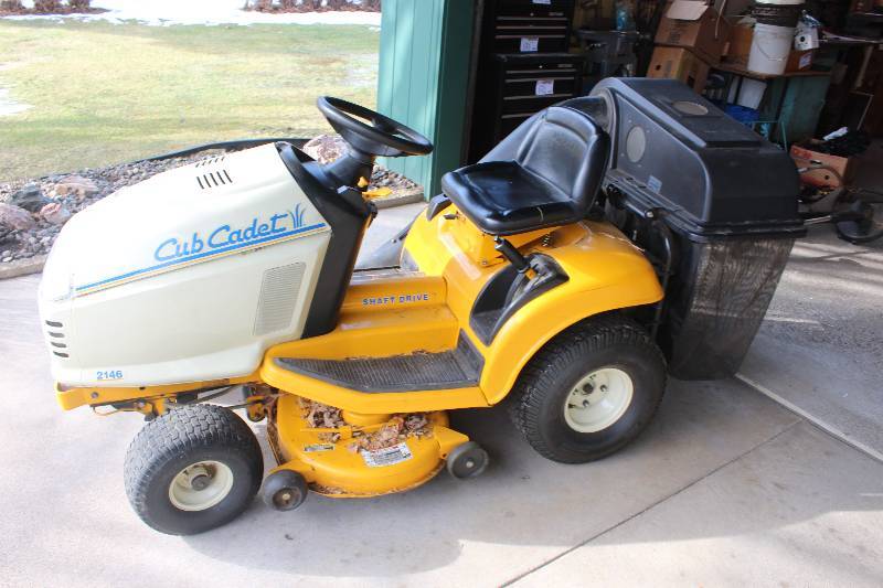 Cub Cadet 2146 Lawn Tractor Independence, WI Estate Sale KBID