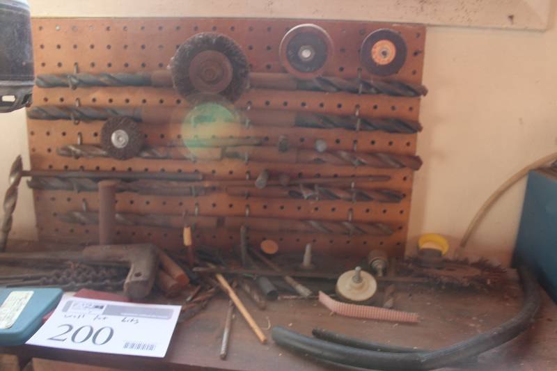 lot 200 image: Wall Lot of Drill Bits