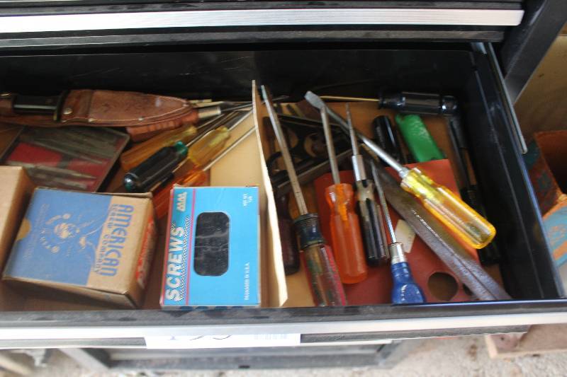 lot 193 image: Middle 3 Drawers Contents Tools