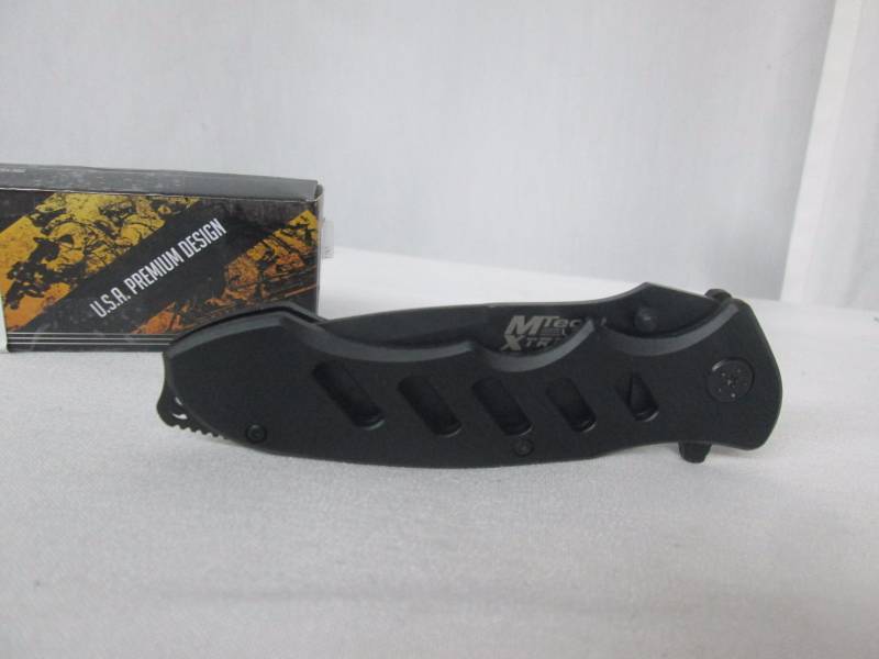 lot 72 image: MTech Xtreme Folding Knife