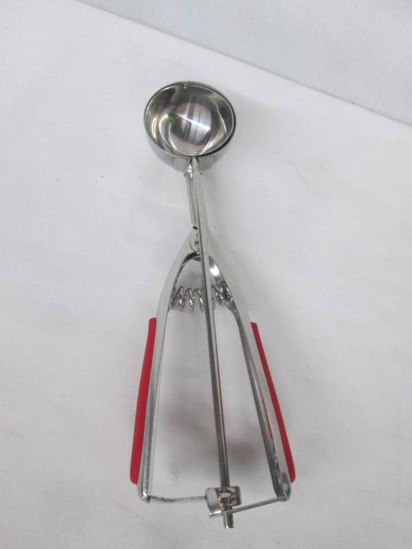 lot 71 image: Cake Boss 2-Tablespoon Cookie Scoop