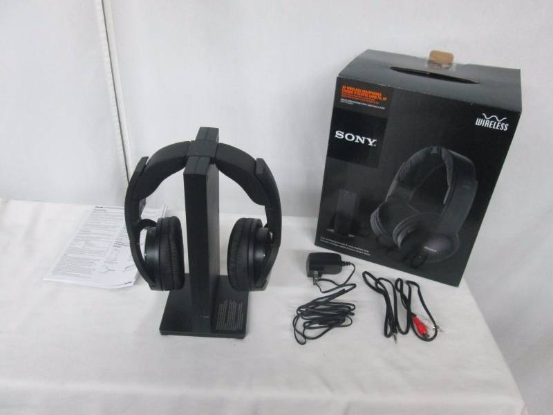 lot 25 image: Sony Noise-Reduction Wireless Headphones