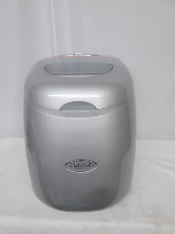 lot 17 image: Chefs Mark Countertop Ice Cube Maker