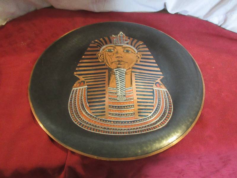 VINTAGE DECRATIVE PLATE