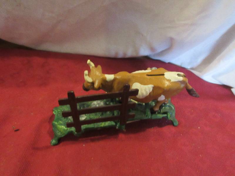 VINTAGE CAST IRON COW BANK