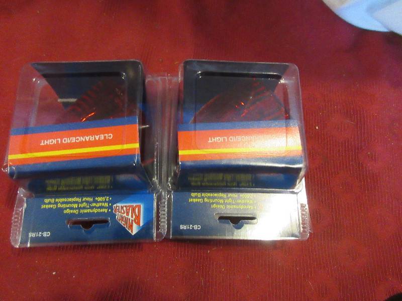2 CLEARANCE LIGHTS