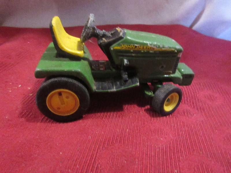 ALL METAL JOHN DEERE TRACTOR